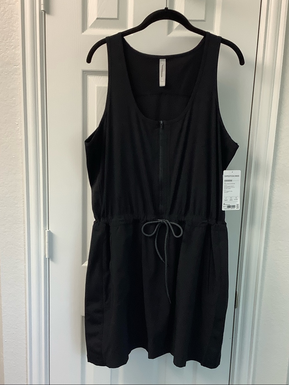 Athleta Black Expedition Sleeveless Drawstring Dress with attached shorts sz 16